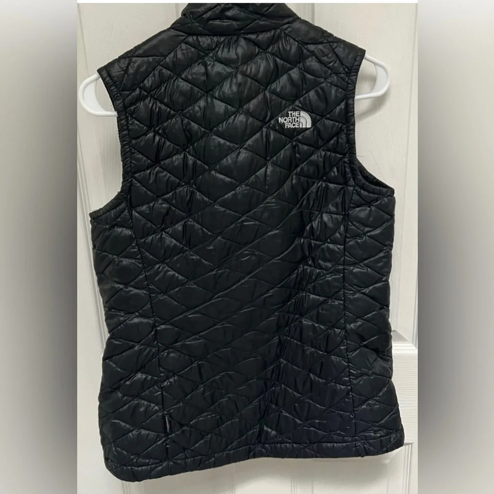 North Face Women's Thermoball Vest - Black - Picture 2 of 3
